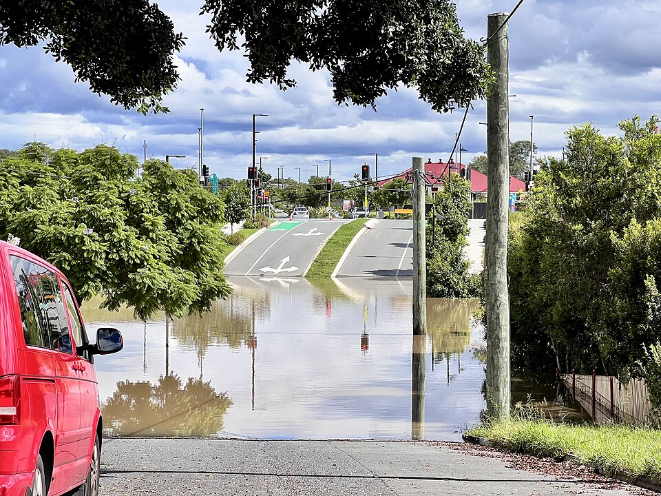 Streets_in_Yeronga_flooded_during_2022_Brisbane_flood,_01